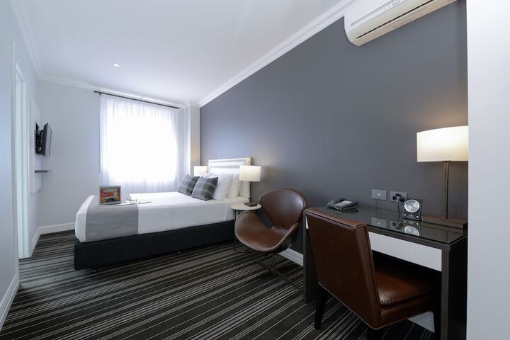 Room 25 of 103