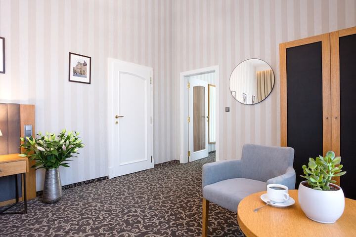 Room 5 of 35