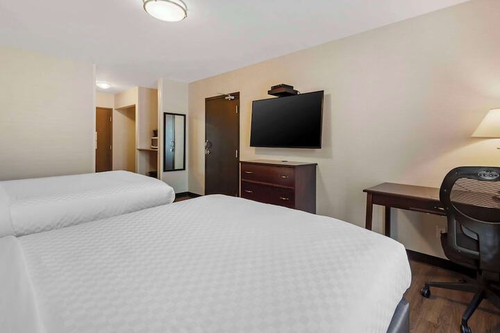 2 Queen Beds (3 of 10)