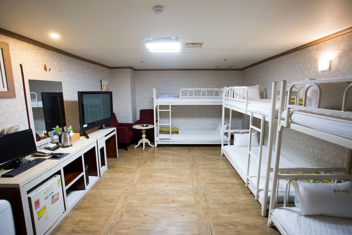 Room 28 of 38