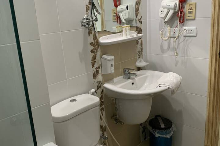 Room 17 of 27