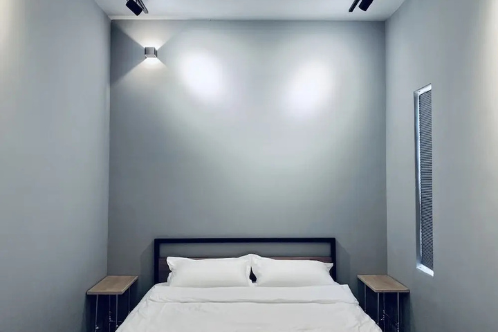 Room 3 of 7