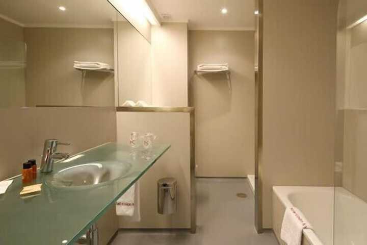 Room 6 of 20