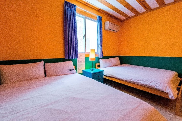Room 8 of 33