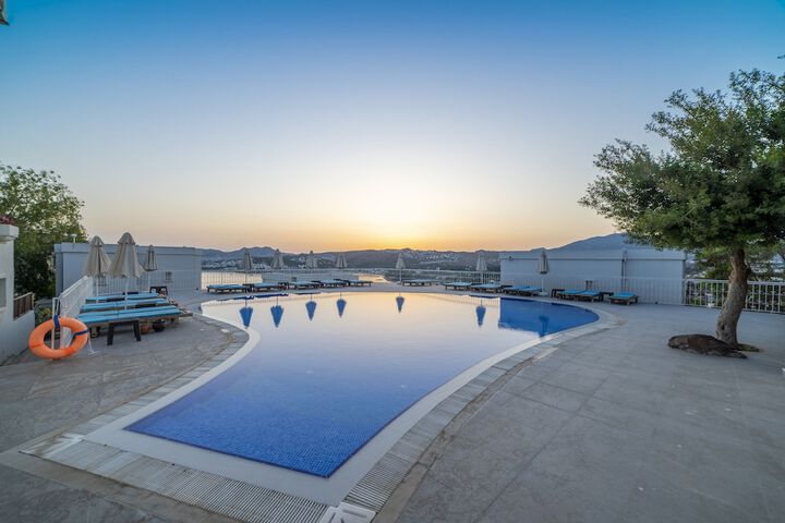 Pools & Facilities