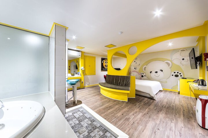 Room 28 of 54