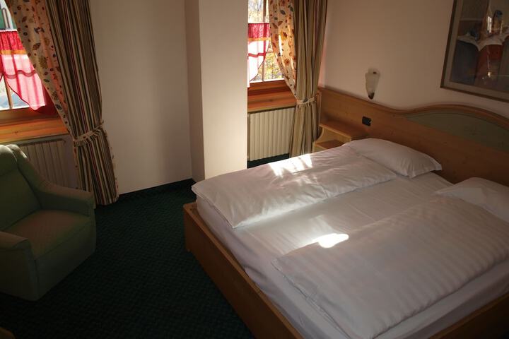 Room 4 of 56