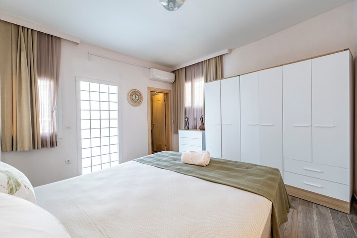 Room 9 of 129