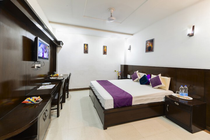 Room 5 of 12