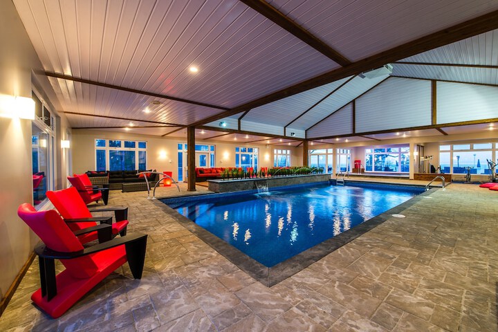 Hotel Pool