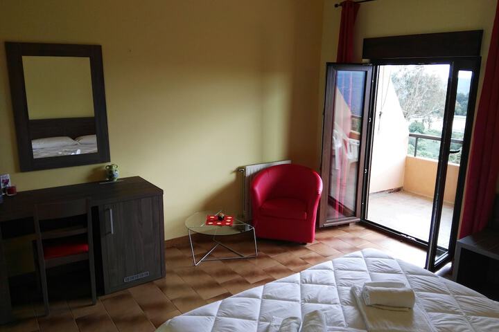 Room 3 of 102