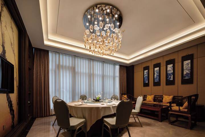 Dining 82 of 101