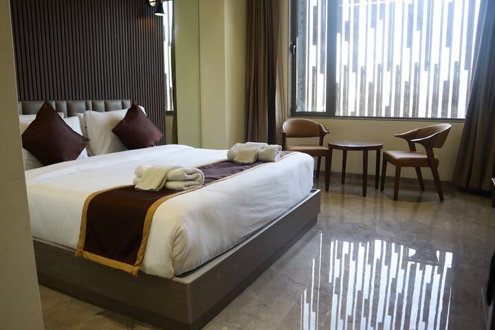 Room 4 of 18