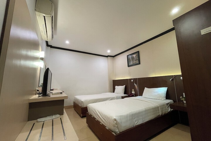 Room 5 of 73