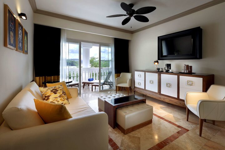 Room 15 of 223