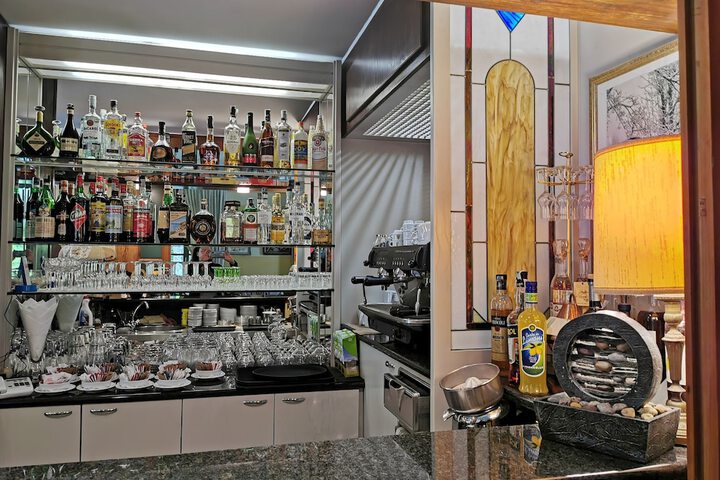 Lounge 66 of 92