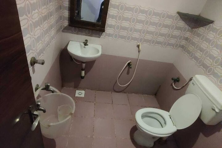 Room 25 of 27