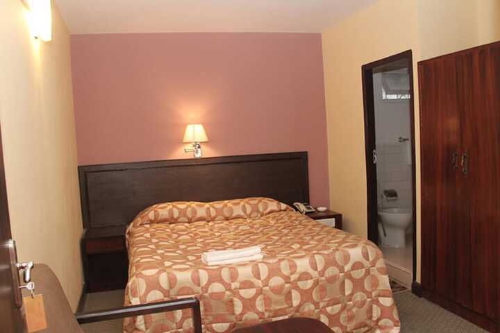 Room 8 of 14