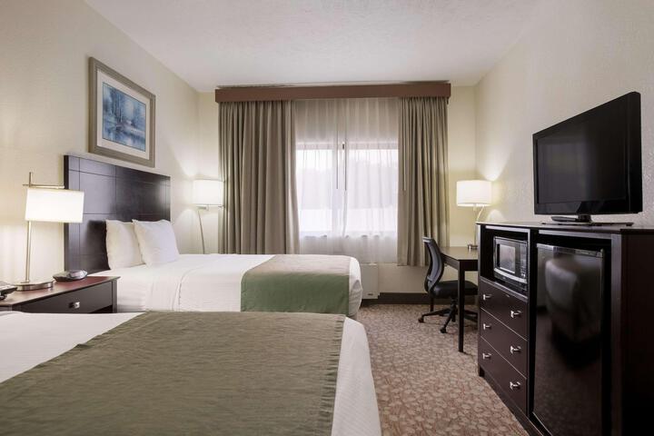 2 Double Accessible Bathtub Work Desk Microwave, Refrigerator WiFi Full Breakfast (8 of 10)