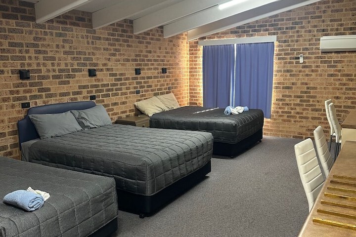 Room 7 of 32