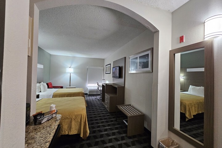 2 Double Beds (2 of 19)