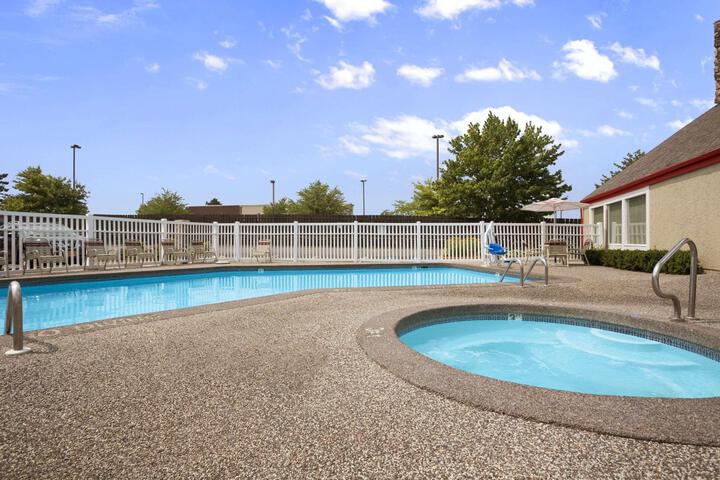 Pools & Facilities