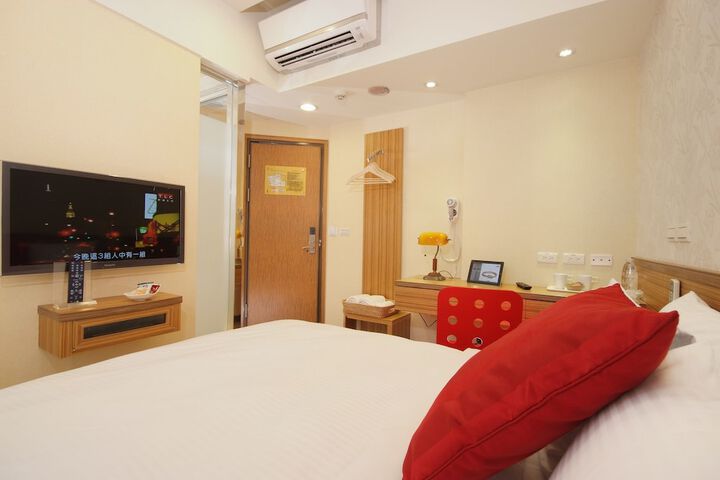 Room 9 of 35