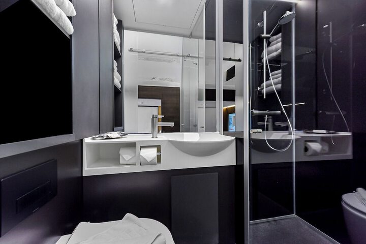 Room 32 of 52