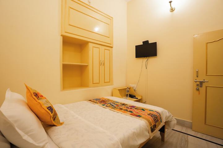 Room 14 of 31