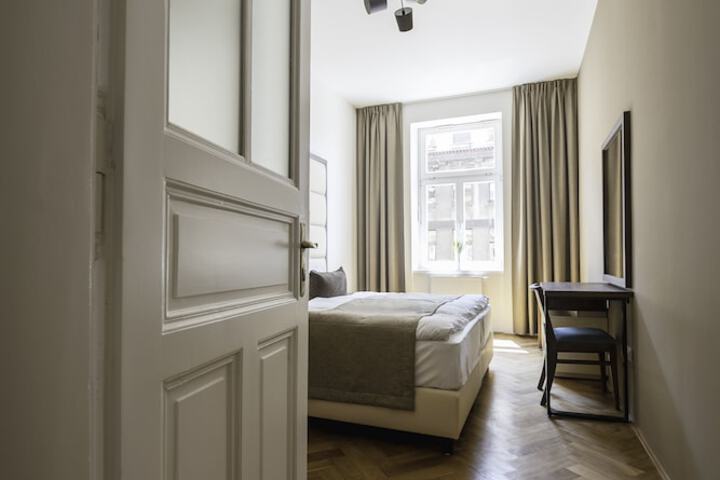 Room 47 of 141