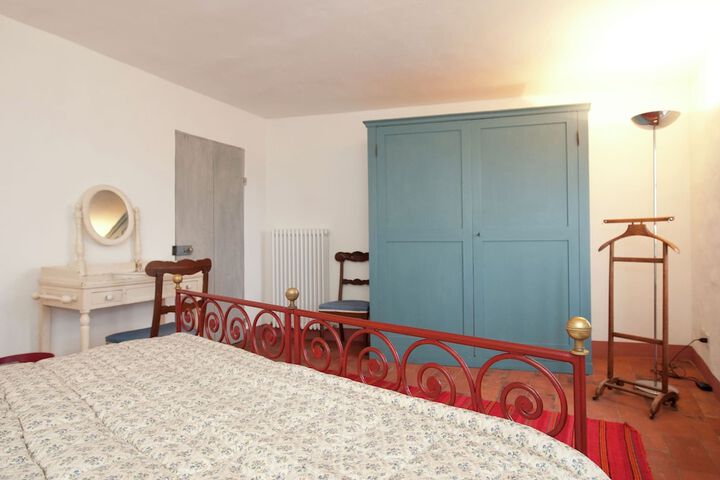Room 2 of 40