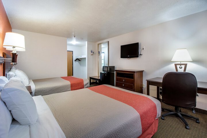 Deluxe Room 2 Double Beds Refrigerator, Microwave (2 of 14)