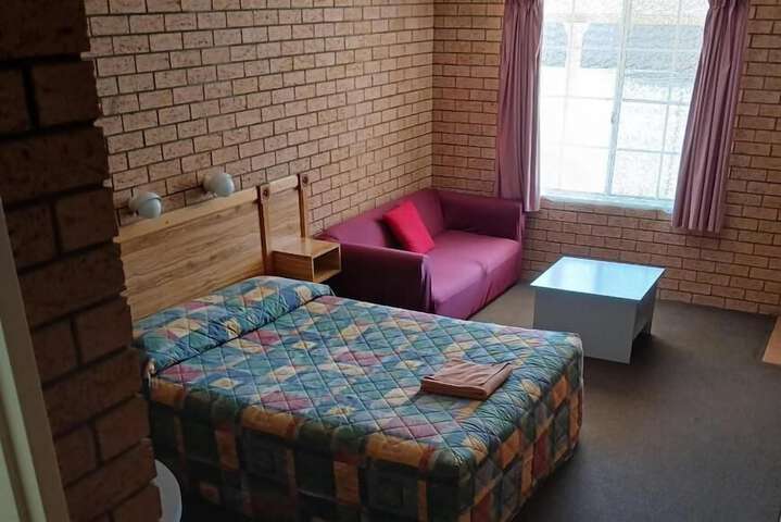 Room 13 of 27