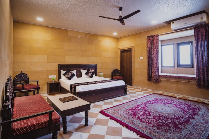 Room 27 of 73