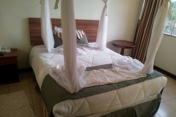Room 7 of 32