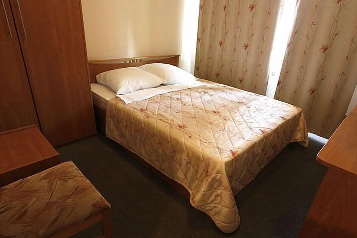 Room 8 of 35
