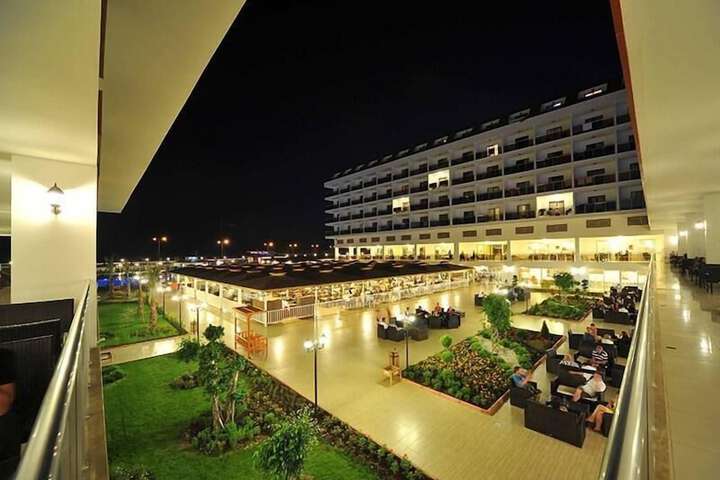 Hotel Exterior 29 of 29