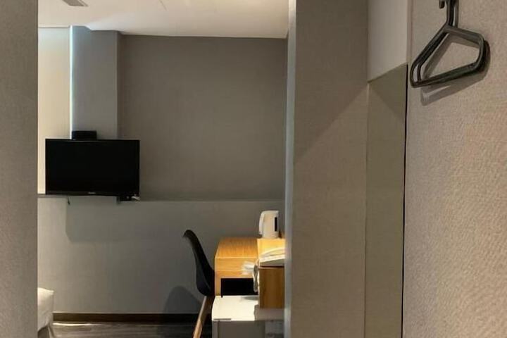 Room 13 of 31