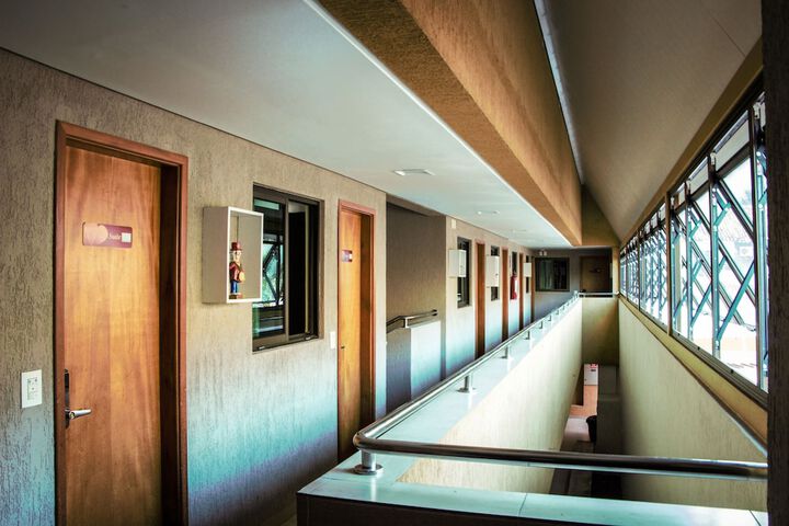 Ballroom/Hall 71 of 75