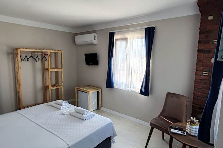 Room 5 of 33