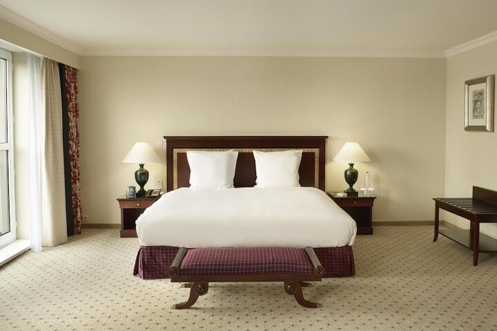 Room 33 of 122