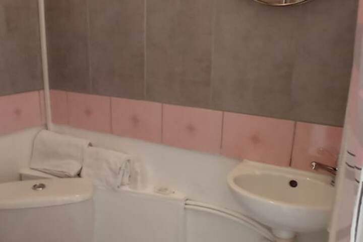 Room 13 of 18
