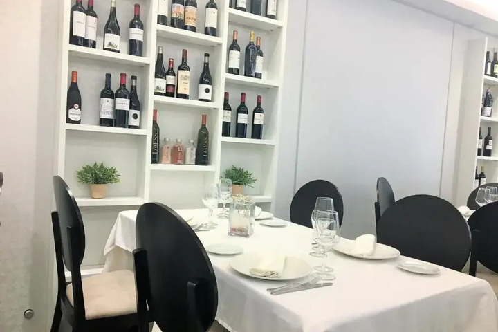 Dining 10 of 11