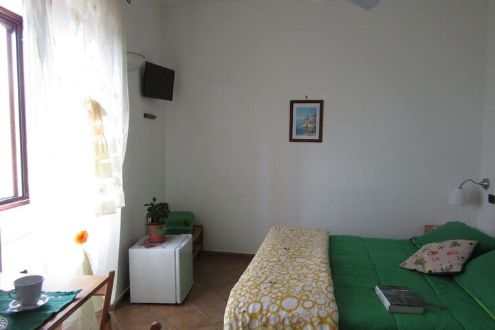 Room 15 of 32