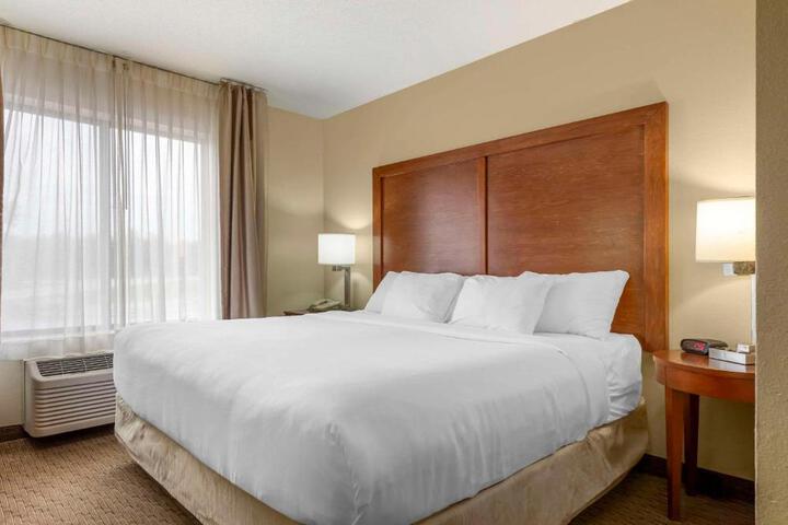 1 King Bed (22 of 32)