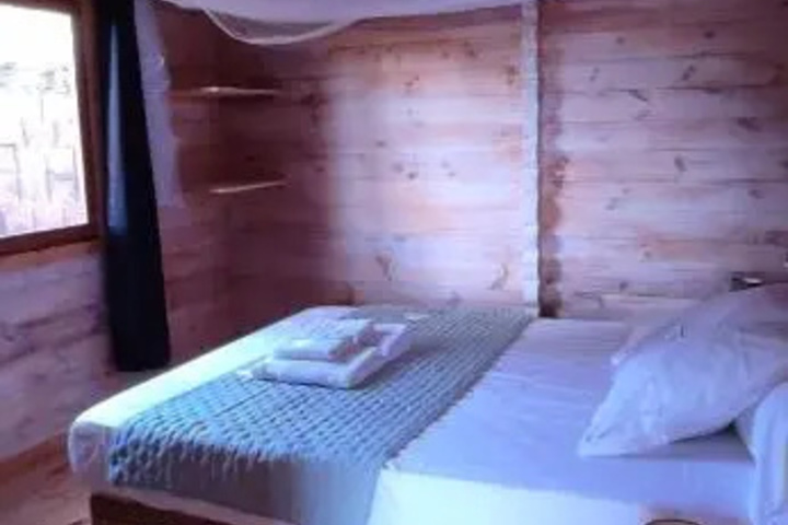 Room 4 of 13