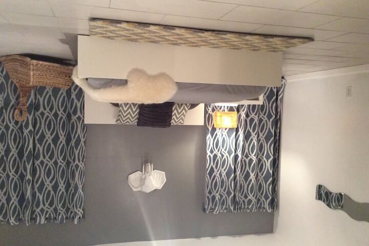 Room 6 of 24