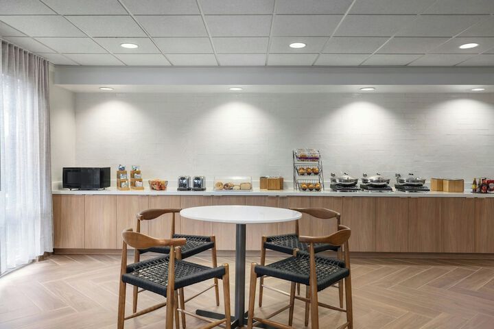 Breakfast/Coffee Service 31 of 35