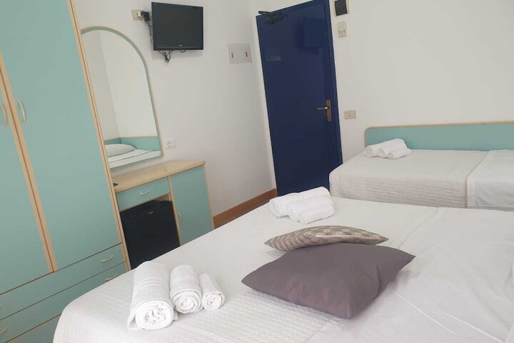 Room 25 of 63