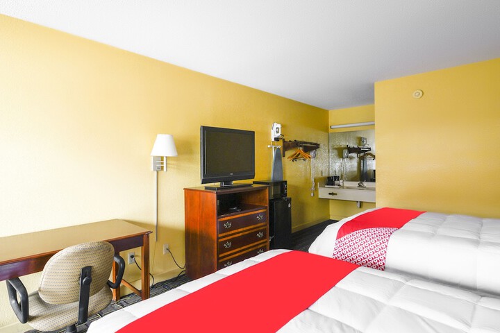 2 Double Beds (7 of 10)